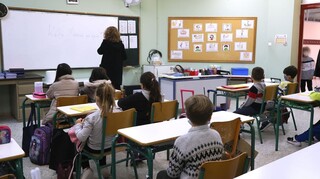Τριών Ιεραρχών: Ανοιχτά τα σχολεία τη Δευτέρα, κλειστά φροντιστήρια και ξένες γλώσσες