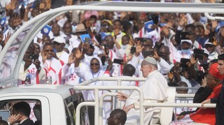 Πάπας Φραγκίσκος: Kαταγγέλλει την οικονομική αποικιοκρατία - «Κάτω τα χέρια από την Αφρική»