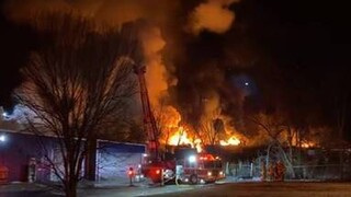 ΗΠΑ: Μεγάλη πυρκαγιά στο Οχάιο έπειτα από εκτροχιασμό αμαξοστοιχίας