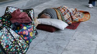 Θεσσαλονίκη: Νεκρός εντοπίστηκε άστεγος μέσα σε κατάστημα που φιλοξενούνταν για το κρύο