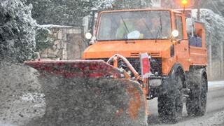 Κακοκαιρία «Μπάρμπαρα»: Χιονοκαταιγίδα στα βόρεια - Τι θα γίνει με τα σχολεία, οι κλειστοί δρόμοι