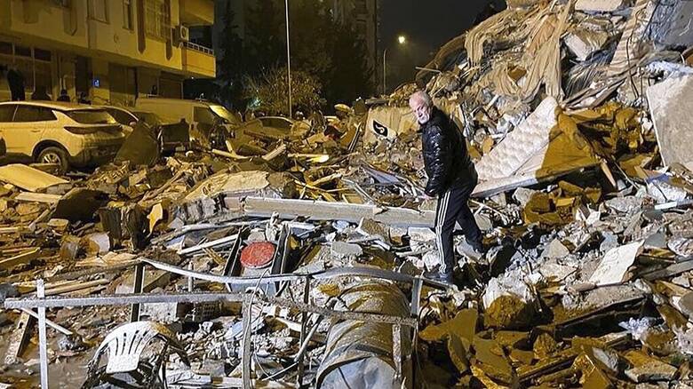Σεισμός στην Τουρκία: Συγκλονιστικά βίντεο από τις αγωνιώδεις προσπάθειες διάσωσης