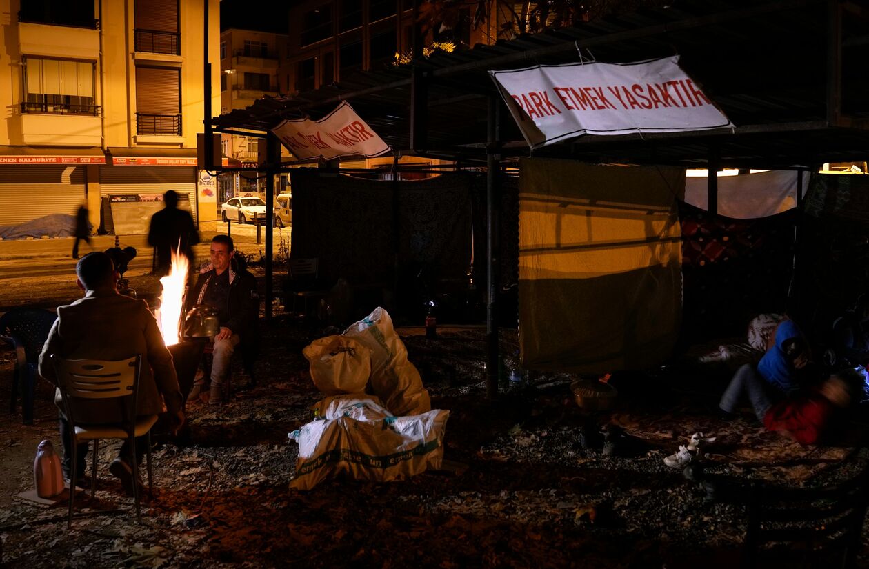 Σεισμός στην Τουρκία Εικόνες σοκ μετά την ισχυρή δόνηση Κατέρρευσαν πολυκατοικίες Cnngr