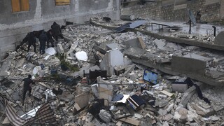 Σεισμός Τουρκία: Ανείπωτη τραγωδία με πάνω από 600 νεκρούς – Σκηνές χάους και στη Συρία
