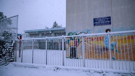 Σχολεία στην Αττική: Σε κάποιες περιοχές μπορεί να μείνουν κλειστά την Τρίτη λόγω παγετού