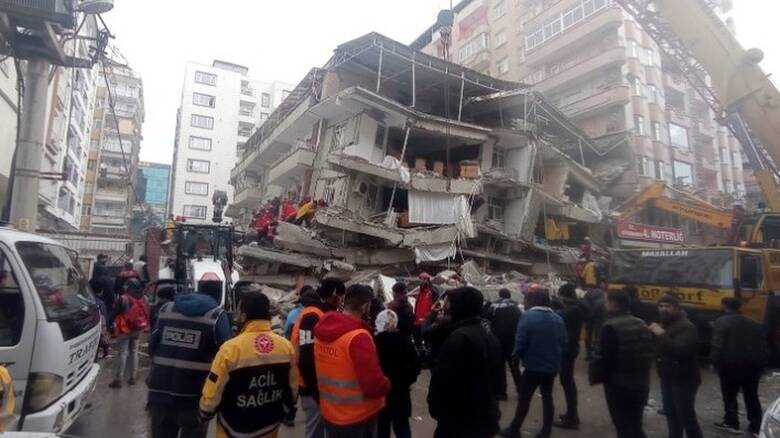 Σεισμός Τουρκία: Κτήρια καταρρέουν σαν «χάρτινοι πύργοι» - Απίστευτες εικόνες
