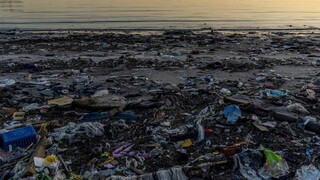 Αυξήθηκαν κατά 6 εκατ. τόνους ετησίως τα απορρίμματα πλαστικών μιας χρήσης