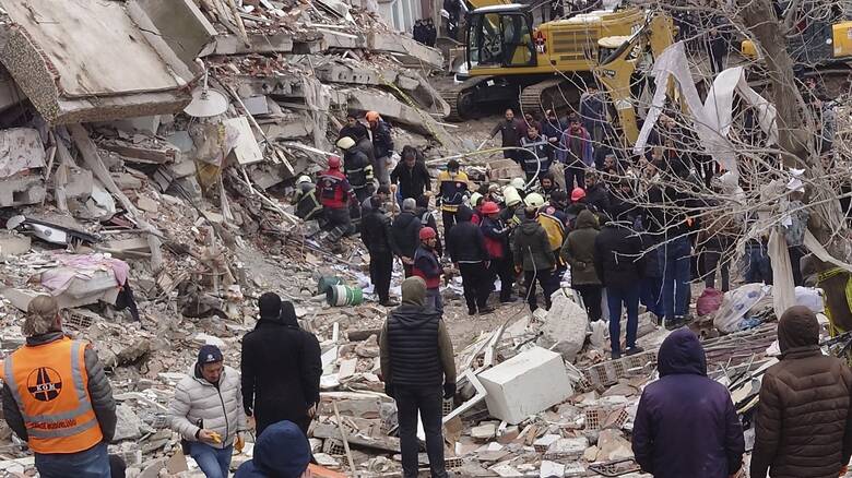 Σεισμός σε Τουρκία - Συρία: Πάνω από 1.200 νεκροί – Αγώνας δρόμου για τον εντοπισμό εγκλωβισμένων