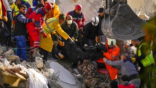 Σεισμός Τουρκία: Οι Έλληνες διασώστες έσωσαν την 6χρονη αδελφή της νεκρής Φατμά