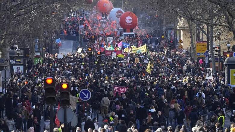 Γαλλία: Στους δρόμους ξανά τα Συνδικάτα για το συνταξιοδοτικό