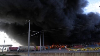 Τουρκία: Αναζωπυρώθηκε η πυρκαγιά στο λιμάνι του Ισκεντερούν
