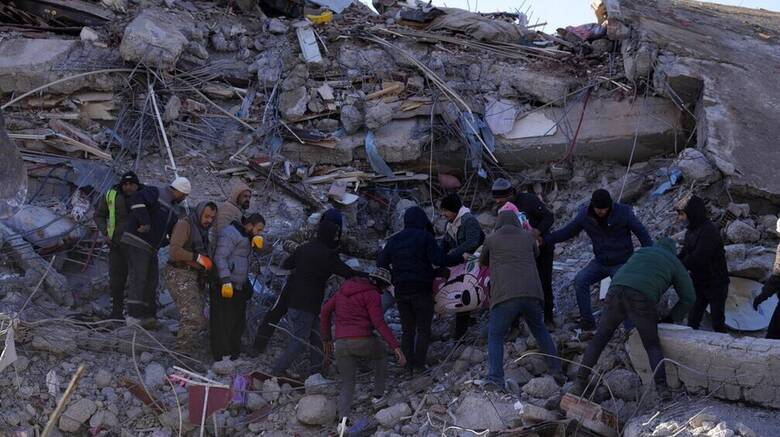 Σεισμός στην Τουρκία: Ζωντανό εντόπισε ένα παιδί η ελληνική ΕΜΑΚ - Το κάλυπτε η νεκρή μητέρα του