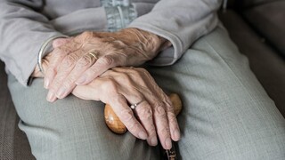 Κορυδαλλός: Αφυδατωμένοι και κλειδωμένοι ζούσαν ηλικιωμένοι σε ιδιωτικό γηροκομείο