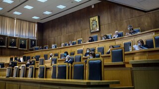 Ειδικό Δικαστήριο : Σκληρή κόντρα ΝΔ - ΣΥΡΙΖΑ για την απαλλακτική πρόταση της εισαγγελέα