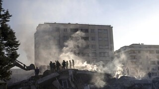 Σεισμός Τουρκία: Βίντεο αποκαλύπτει κτήριο που έχει χτιστεί χωρίς θεμέλια