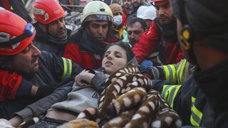 Σεισμός Τουρκία: Ελπίδα μέσα στα χαλάσματα – Διασώσεις μετά από 150 ώρες