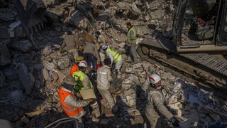 Σεισμός Τουρκία: Διασώσεις ελπίδας μετά από 170 ώρες μέσα στα χαλάσματα