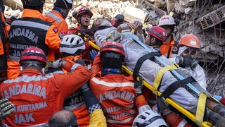 Σεισμός Τουρκία: Με κρίσεις πανικού οι επιζώντες - Πολλοί νομίζουν ότι τρελαίνονται λέει ψυχιάτρος