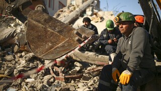 Τουρκία: «Νόμιζα θα άνοιγε η γη κάτω από τα πόδια μου» - Νέοι φονικοί σεισμοί με έξι νεκρούς