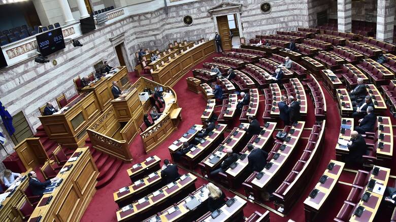 Βουλή: Υπερψηφίστηκε η τροπολογία για τον εξωδικαστικό μηχανισμό ρύθμισης οφειλών