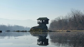 Το απίστευτο σπίτι μέσα στο ποτάμι του Δρίνου στη Σερβία - Η ιστορία του