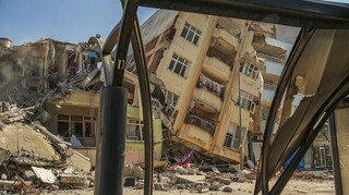 Σεισμός Τουρκία: Μπαίνουν κανονισμοί ανοικοδόμησης μετά την τραγωδία