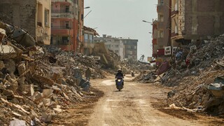 Σεισμός Τουρκία: Ένας νεκρός, τραυματίες και νέες καταρρεύσεις κτηρίων μετά τα 5,2 Ρίχτερ