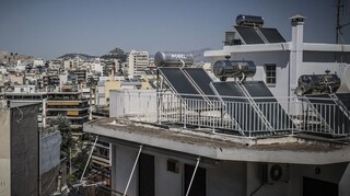 «Αλλάζω θερμοσίφωνα»: Επιδοτήσεις 100 εκατ. ευρώ για αγορά ηλιακών