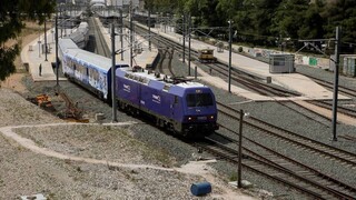 Παλαιοφάρσαλος: Ηλεκτροφόρα καλώδια των 25.000 βολτ έπεσαν σε διερχόμενο τρένο