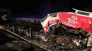 «Μακελειό μετά από σύγκρουση τρένων στα Τέμπη»: Ο διεθνής Τύπος για το σιδηροδρομικό δυστύχημα