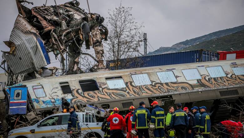 Ιατροδικαστής για την σύγκρουση τρένων: Τραγωδία ανάλογη αεροπορικών δυστυχημάτων - Νέοι τα θύματα
