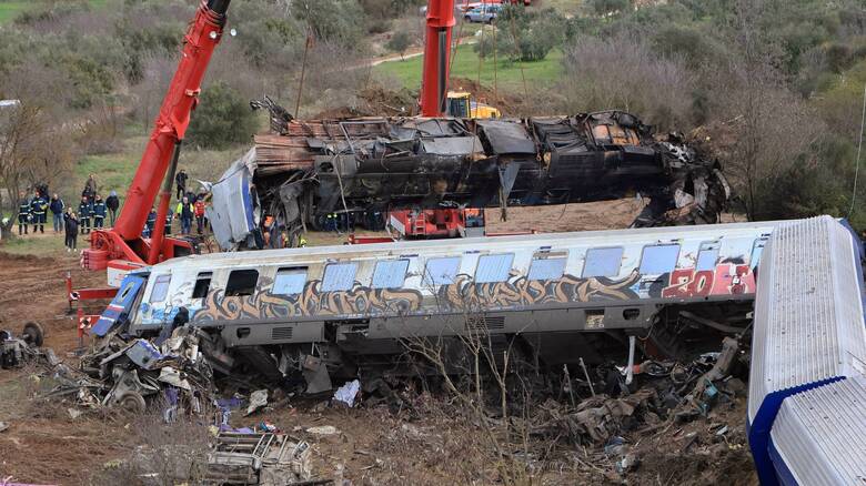 Σύγκρουση τρένων στα Τέμπη: Συνελήφθη ο σταθμάρχης Λάρισας ως βασικός υπαίτιος της τραγωδίας