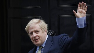 Ενστάσεις Τζόνσον για τη συμφωνία Γουίνδσορ ανάμεσα σε ΕΕ και Βρετανία