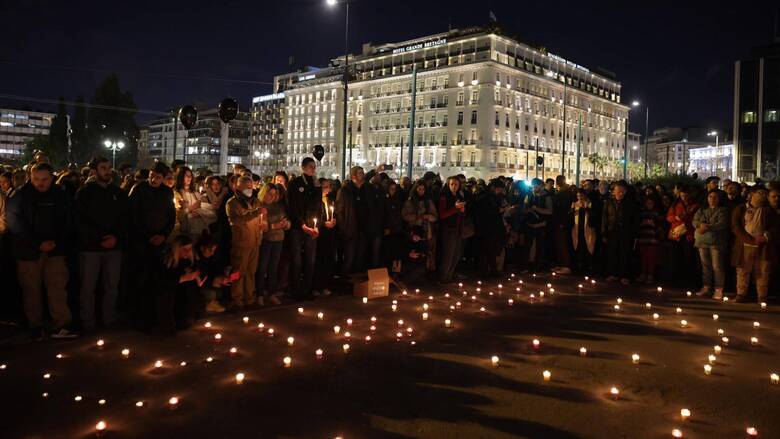 Σίγησε όλη η Ελλάδα για τα Τέμπη - Σιωπηλές συγκεντρώσεις στη χώρα