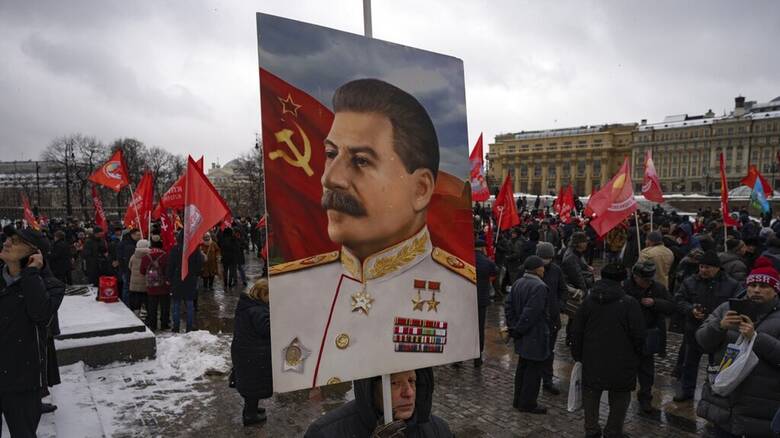 Εκατοντάδες Ρώσοι στην Κόκκινη Πλατεία για τα 70 χρόνια από τον θάνατο του Στάλιν