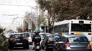 Κίνηση τώρα: Μετ εμποδίων η κυκλοφορία σε κεντρικούς δρόμους της Αττικής