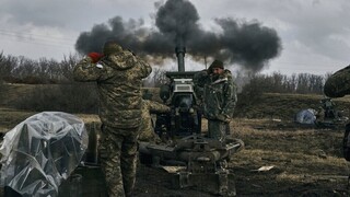 Ουκρανία: Σκληρή μάχη για τη Μπαχμούτ – Προειδοποιήσεις Ζελένσκι για τον έλεγχό της