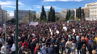 Μεγαλειώδης πορεία στο κέντρο της Αθήνας - Τα συνθήματα για τα Τέμπη