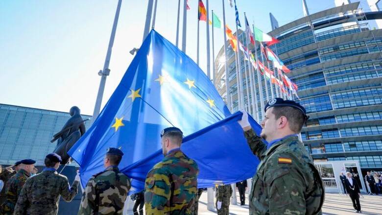 Πρωτοβουλίες της Κομισιόν για την ευρωπαϊκή άμυνα - Παρουσία στη DEFEA