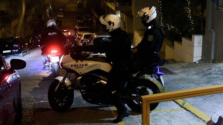 Έκρηξη στο Χαλάνδρι: Μοτοσικλετιστές πέταξαν εμπρηστικό μηχανισμό έξω από τράπεζα