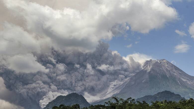 Ινδονησία: Εξερράγη το ηφαίστειο Μεράπι - Εκτοξεύτηκε τέφρα σε απόσταση επτά χιλιομέτρων