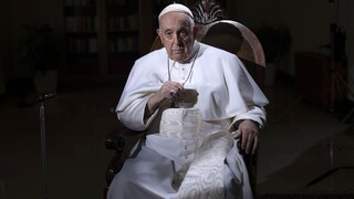 Ανοίγει το θέμα κατάργησης της αγαμίας των κληρικών ο πάπας Φραγκίσκος