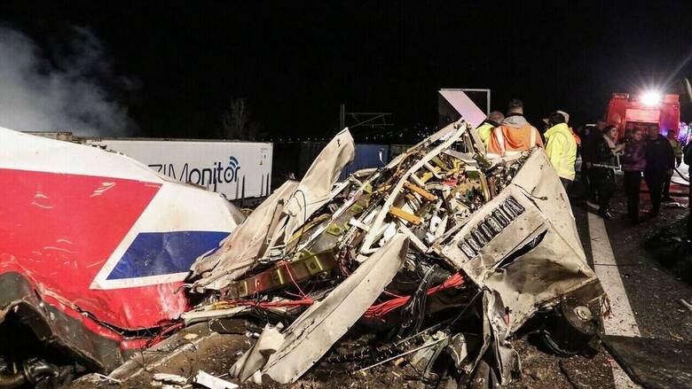 Τραγωδία στα Τέμπη: «O μηχανοδηγός προσπάθησε να επικοινωνήσει όμως δεν τα κατάφερε»