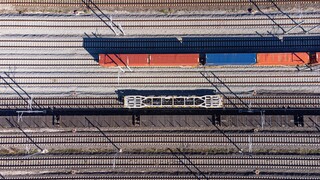 Ο σιδηρόδρομος ξαναμπαίνει στις ράγες - Η πολιτική κόντρα για τις ευθύνες