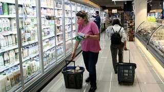 Σούπερ μάρκετ: Υπερμάρκετ και πολύ μικρά καταστήματα επιλέγουν οι καταναλωτές