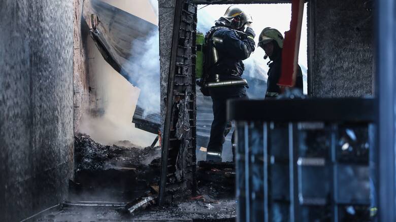 Φωτιά σε κτήριο στην Πειραιώς - Μεγάλη κινητοποίηση της Πυροσβεστικής