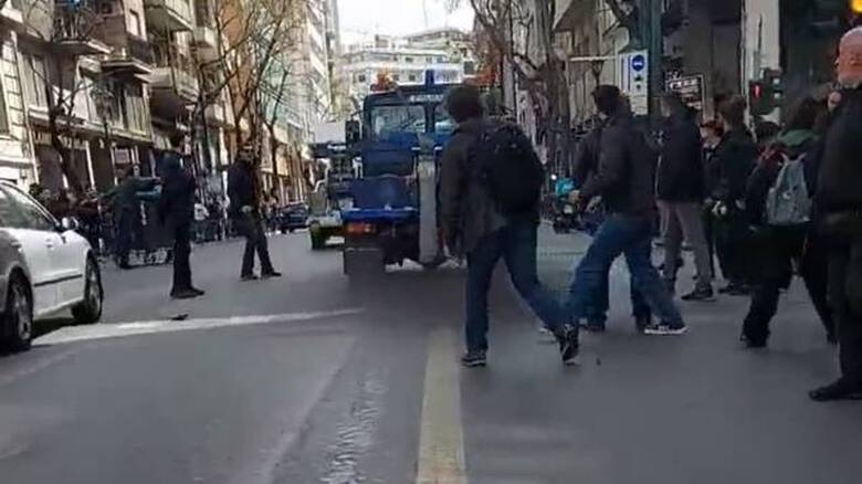 Παρέμβαση εισαγγελέα για το περιστατικό με τον γερανό της αστυνομίας στην πορεία για τα Τέμπη