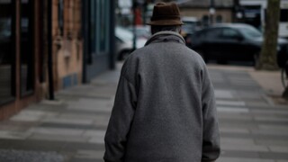 «Καμπανάκι» για το δημογραφικό: Ποιοι κινδυνεύουν να μείνουν μόνοι