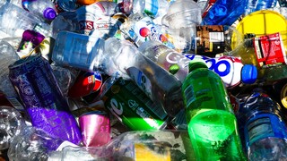Επιστήμονες δημιουργούν νέα σειρά ανακυκλώσιμων πλαστικών από ισχυρές κόλλες