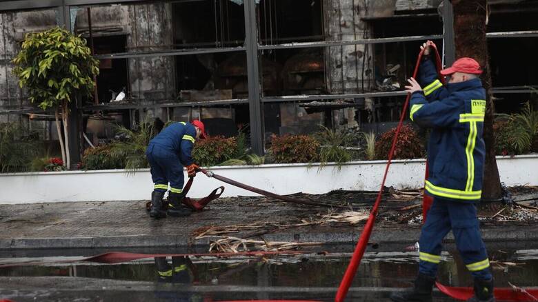 Βίντεο της δραματικής διάσωσης, στο φλεγόμενο εστιατόριο στη Νέα Σμύρνη